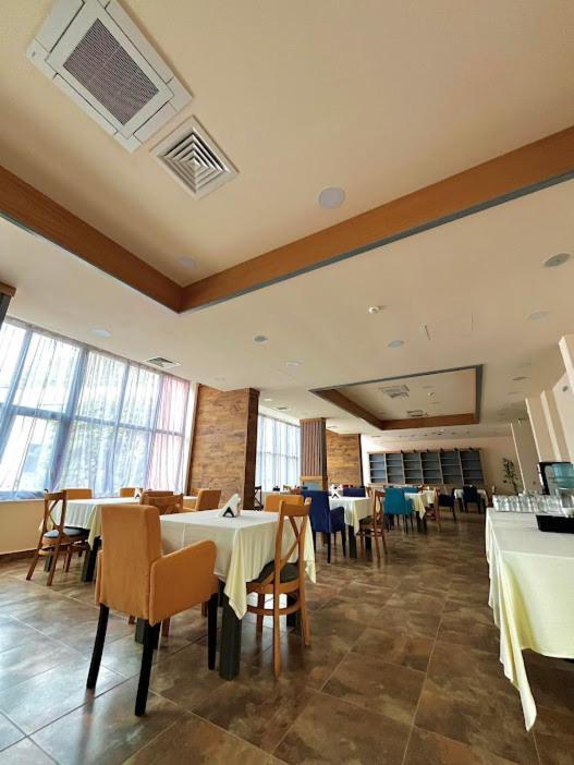 City Plaza Botevgrad Kültér fotó